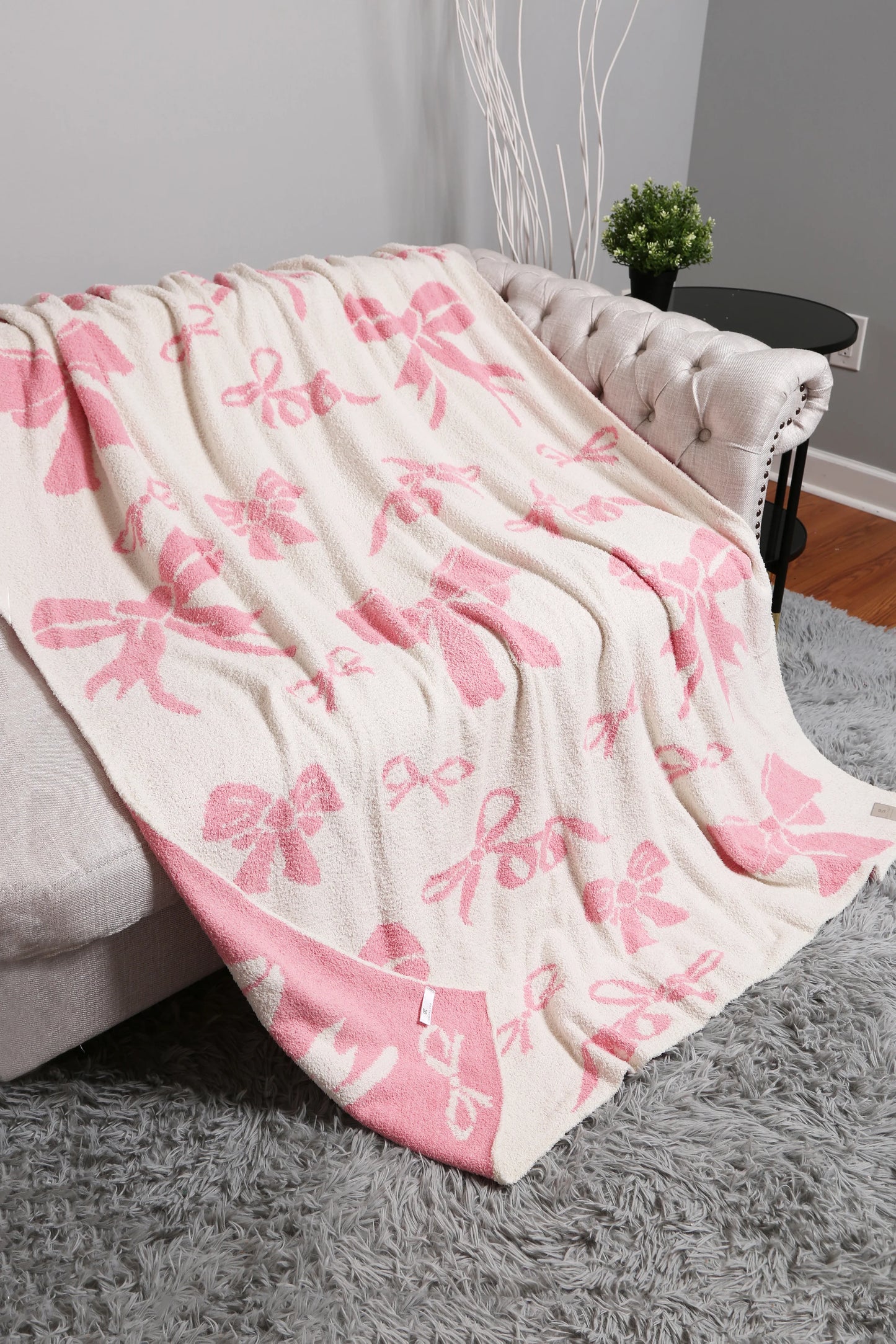 Bow Luxury Soft Throw Blanket - Baby Pink